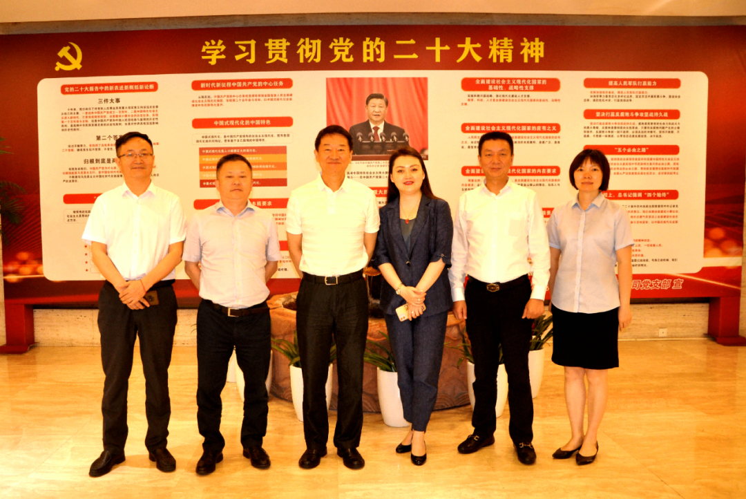 四川尊龙凯时集团党委书记、董事长任丁调研花园宾馆