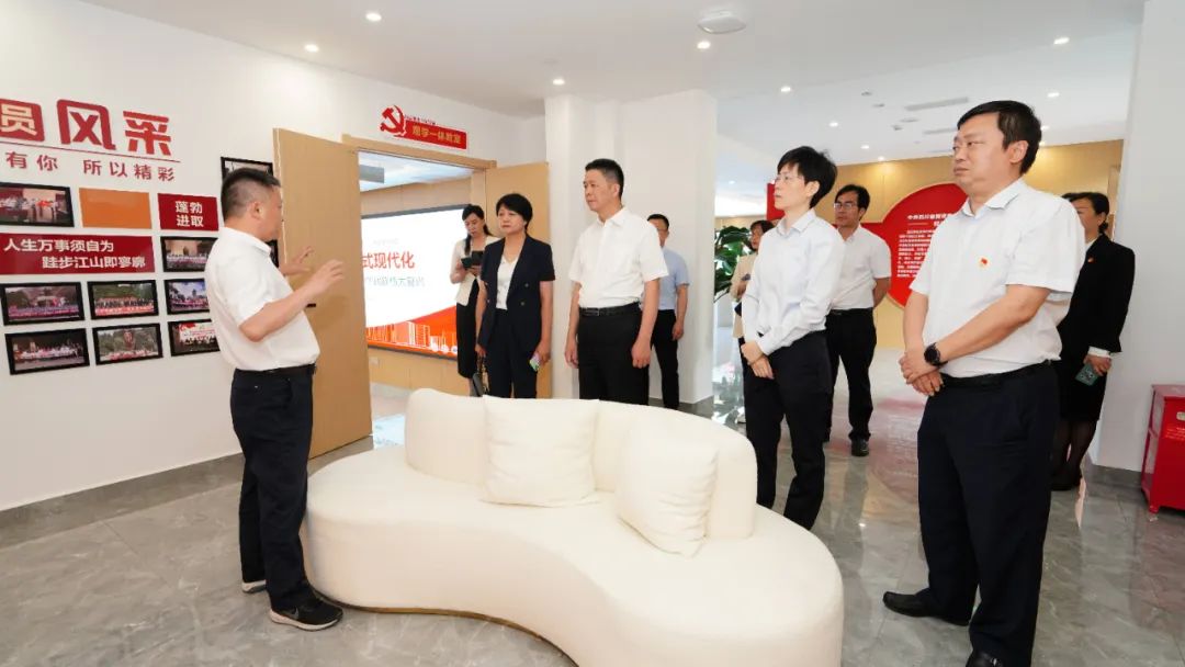 福建省人民政府国有资产监督管理委员会修兴高一行莅临尊龙凯时党？疾斓餮