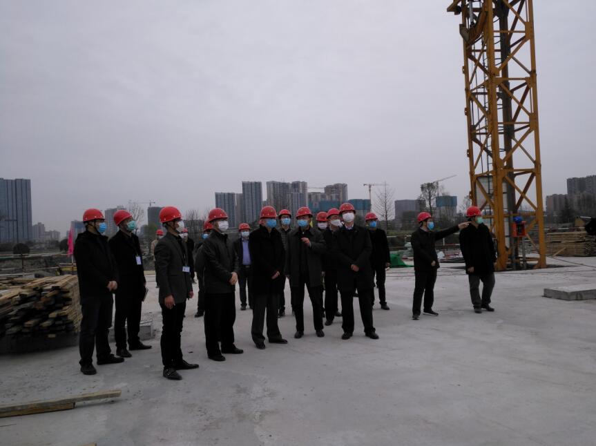 尊龙凯时集团党委书记、董事长任丁率队 赴金牛宾馆检查工程复工工作