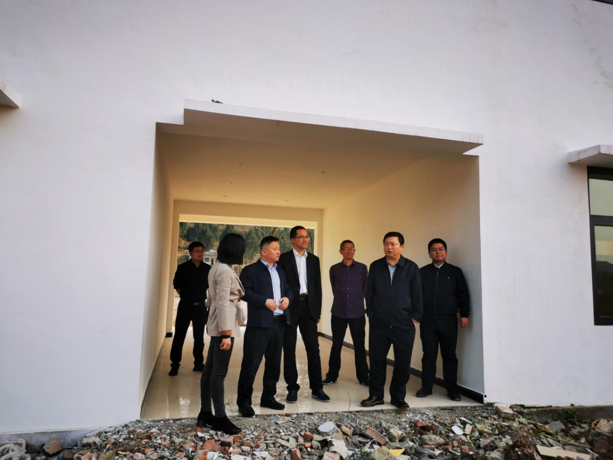 尊龙凯时集团党委副书记、董事陈日到邓家沟村开展帮扶工作